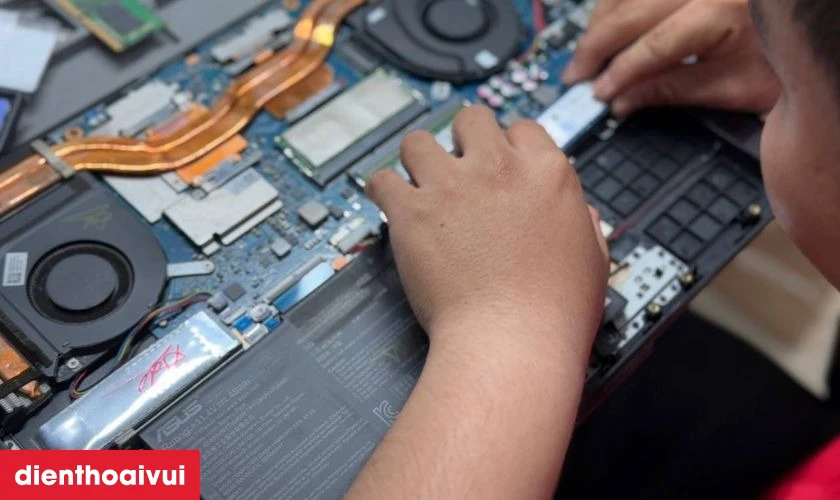 Thay pin laptop ASUS ZenBook UX31 đến ngay Điện Thoại Vui