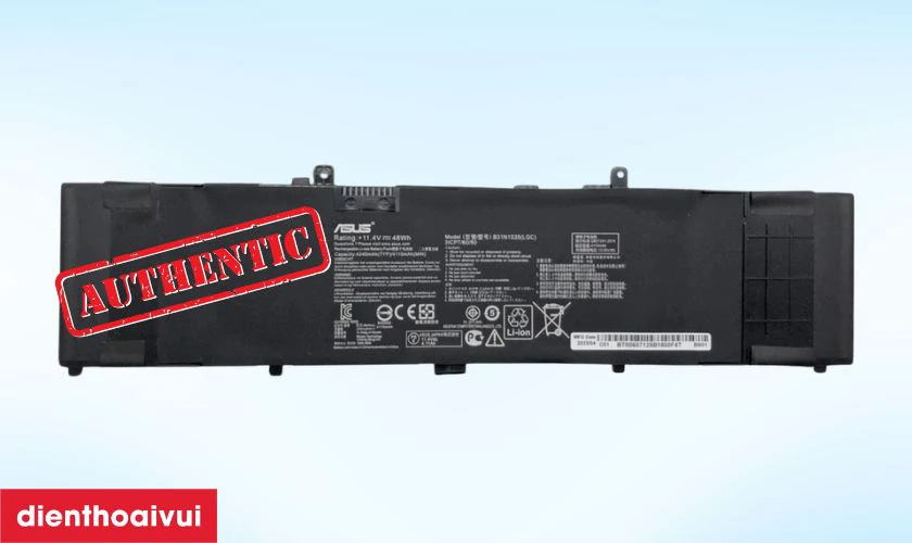 Pin chính hãng thường được thiết kế tinh tế và đồng bộ với mẫu mã của laptop