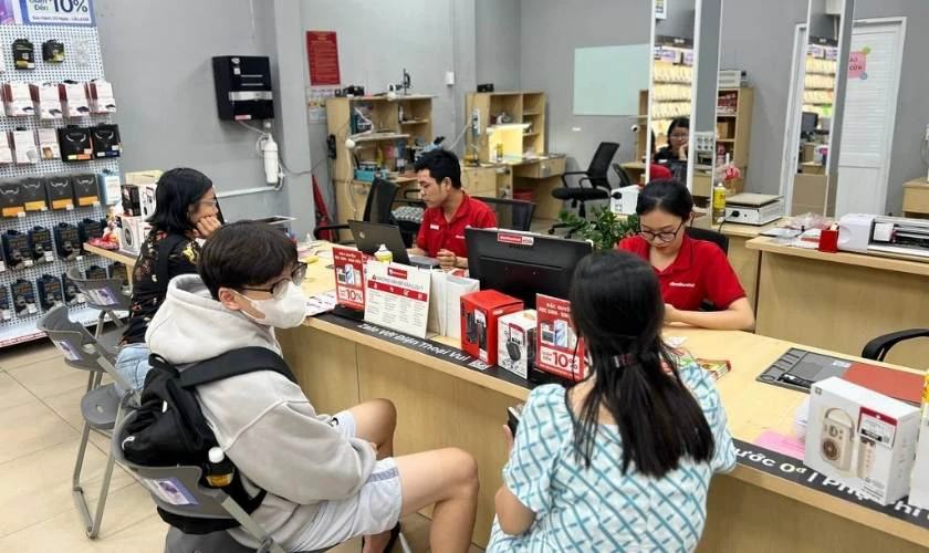 Đội ngũ kỹ thuật viên chuyên môn cao, tư vấn viên nhiệt tình