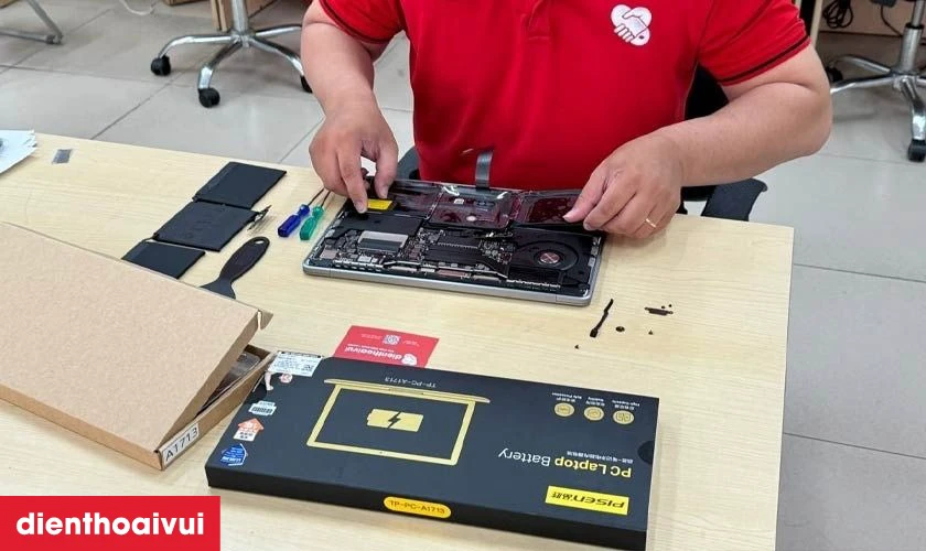 Quy trình thay pin laptop Dell Inspiron 14 3473 chuyên nghiệp, minh bạch