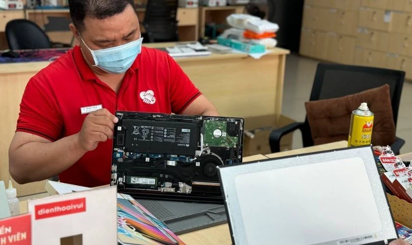 Quy trình thay pin laptop Dell Inspiron 15 5568