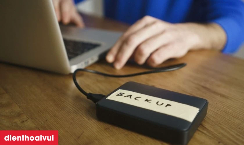 Khi n&agrave;o cần thay pin laptop Dell Inspiron 15 7000?