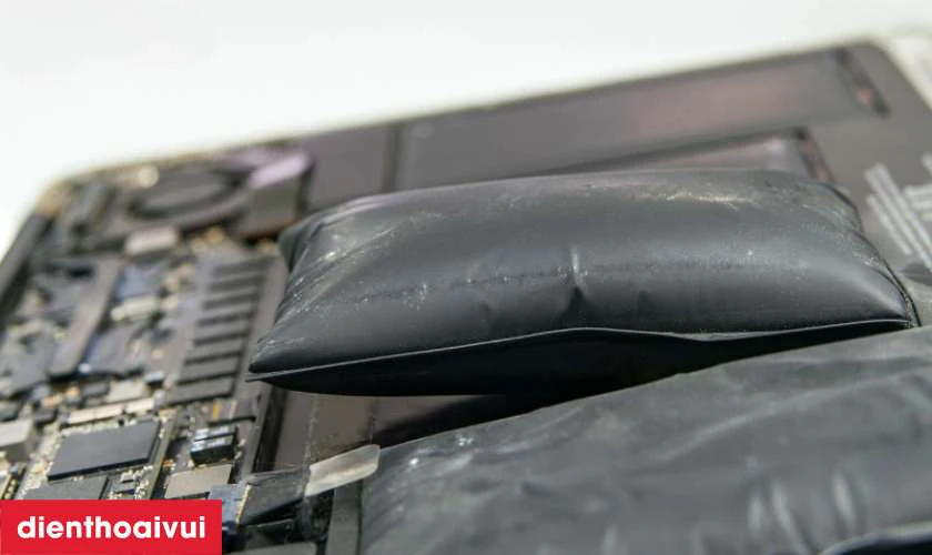 Dấu hiệu laptop Dell Inspiron 17 5758 NQ cần thay pin