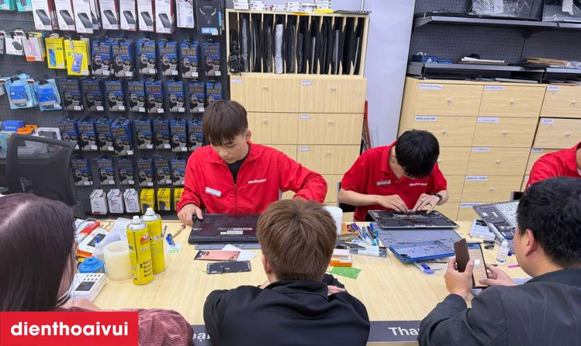 Thay pin laptop Dell Inspiron 3782 ch&iacute;nh h&atilde;ng GenALap lấy liền tại Điện Thoại Vui