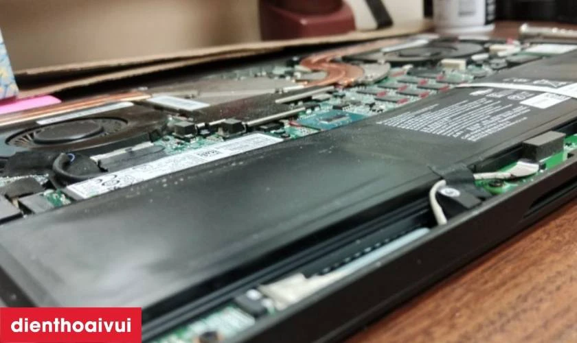 Dấu hiệu cần thay pin laptop Dell Inspiron 5379