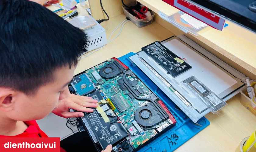 Thay pin laptop Dell Latitude 7390 2-IN-1 chính hãng, giá tốt tại Điện Thoại Vui