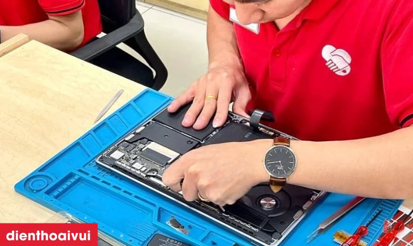Giải ph&aacute;p thay pin laptop HP 2600 ch&iacute;nh h&atilde;ng tại Điện Thoại Vui