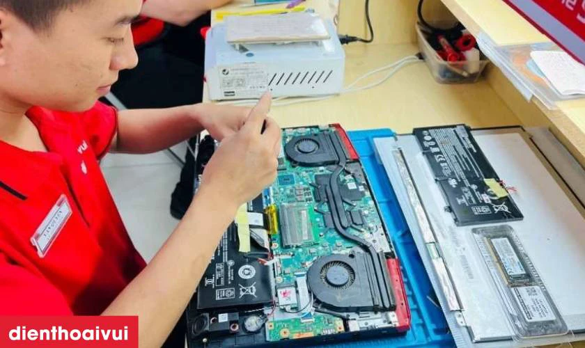 Quy tr&igrave;nh thay pin laptop HP 2700 nhanh ch&oacute;ng, lấy liền tại Điện Thoại Vui