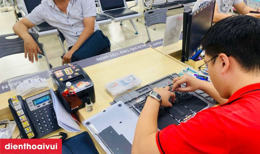 Giải ph&aacute;p thay pin laptop HP Compaq DV6000 ch&iacute;nh h&atilde;ng tại Điện Thoại Vui