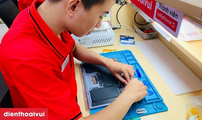 Quy trình thay pin laptop HP Compaq DV6900 nhanh chóng, minh bạch tại Điện Thoại Vui