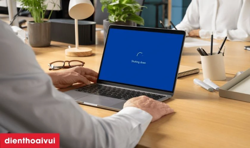 Laptop tắt nguồn đột ngột