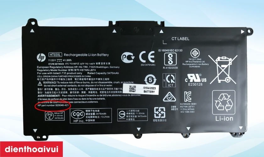 Pin chính hãng có bề mặt cứng cáp, tem mác rõ ràng