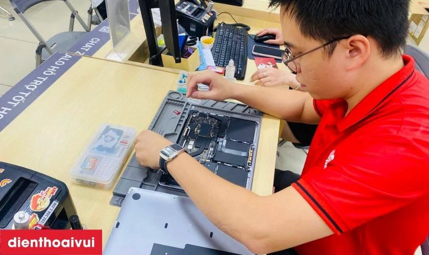 Quy tr&igrave;nh thay pin laptop HP ProBook 4330 nhanh ch&oacute;ng, minh bạch tại Điện Thoại Vui