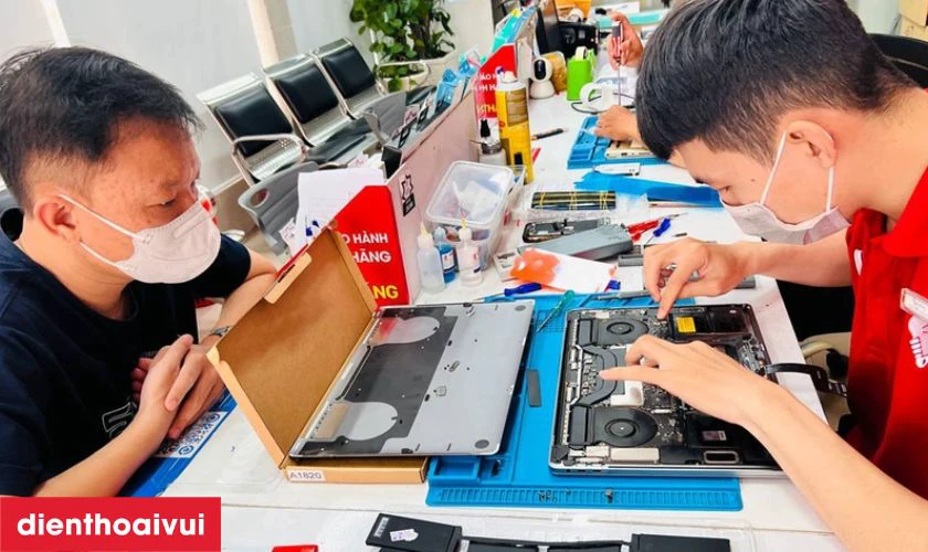 Quy tr&igrave;nh thay pin laptop HP ProBook 4430 nhanh ch&oacute;ng, minh bạch tại Điện Thoại Vui