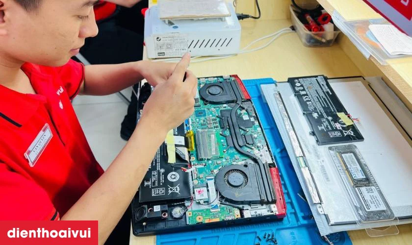 Quy tr&igrave;nh thay pin laptop HP ProBook 745 G3 nhanh ch&oacute;ng