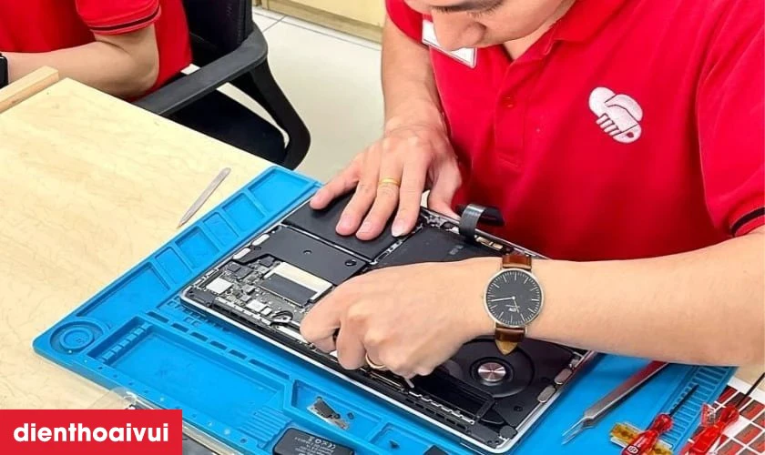 Quy tr&igrave;nh thay pin laptop HP ProBook 850 G5 nhanh ch&oacute;ng