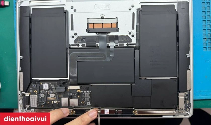 Quy trình thay pin laptop Microsoft Surface Pro X 1876