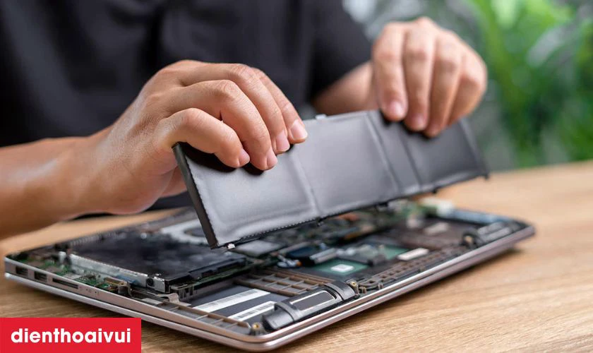 Quy trình thay pin laptop MSI Raider G66 11UH tại Điện Thoại Vui