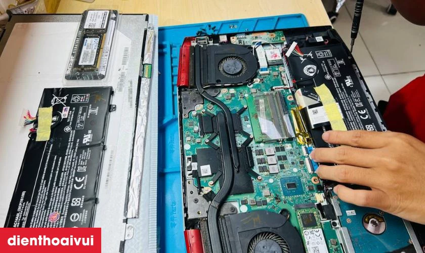 Thay pin laptop MSI Stealth Thin GS65 8RF đến ngay Điện Thoại Vui