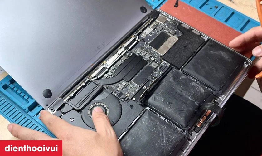 Dấu hiệu nhận biết MacBook Air M2 cần thay pin?