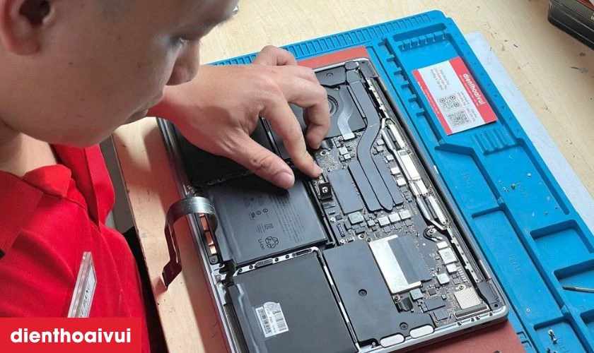 Thay pin MacBook Air M2 chính hãng, giá tốt tại Điện Thoại Vui