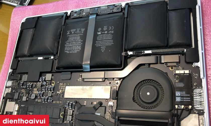 Dấu hiệu cần thay pin MacBook Pro 2012