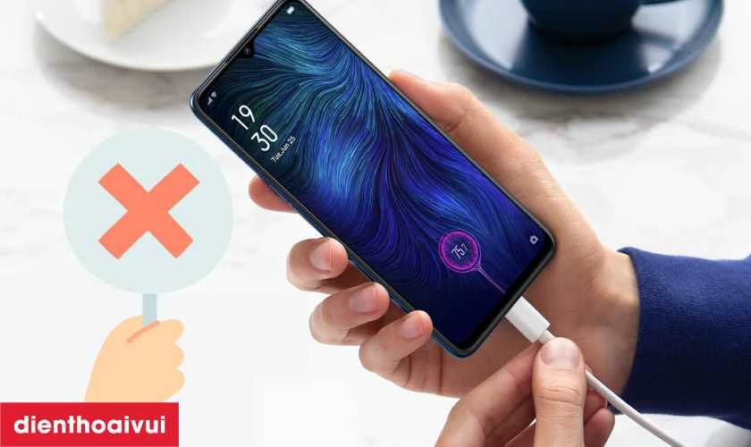 Sử dụng pin có số lần sạc quá giới hạn quy định