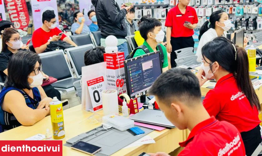 Thay pin chính hãng Pisen dung lượng cao thay cho iPhone XR tại Điện Thoại Vui