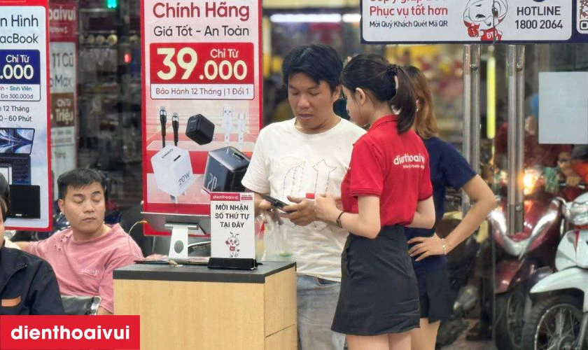 Quy tr&igrave;nh thay pin Realme 10 Pro Plus tại Điện Thoại Vui