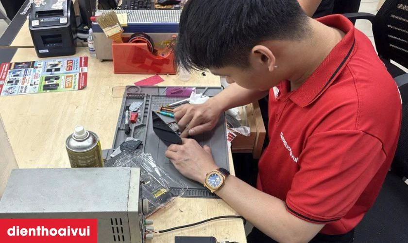 Quy tr&igrave;nh thay pin Realme C55 lấy liền