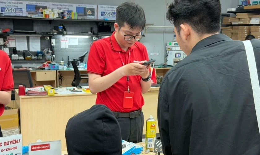 Quy trình thay pin Realme quận 6 tại Điện Thoại Vui
