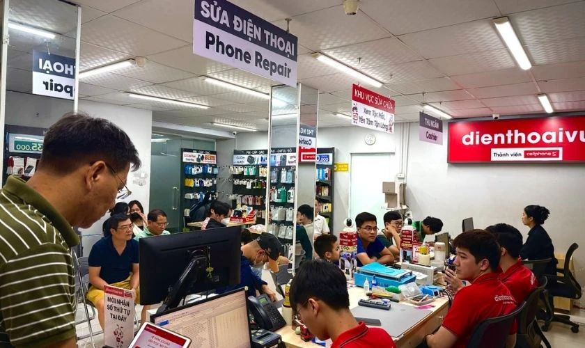 Thay pin Realme quận 7 ở đâu chính hãng?
