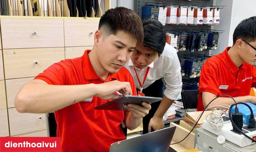 Quy trình thay pin Samsung hãng Deji tại Điện Thoại Vui