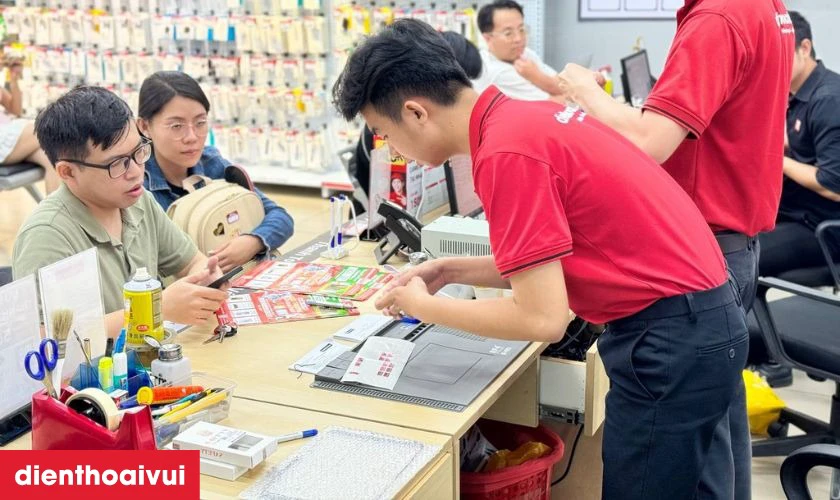 Quy trình thay pin Samsung A21 chuyên nghiệp lấy liền tại Điện Thoại Vui