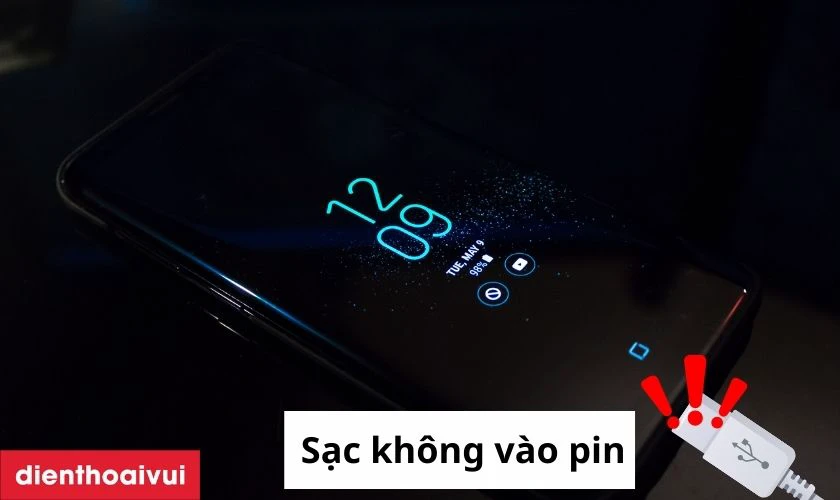 Sạc pin không vào, nhưng vấn đề không nằm ở củ cáp sạc