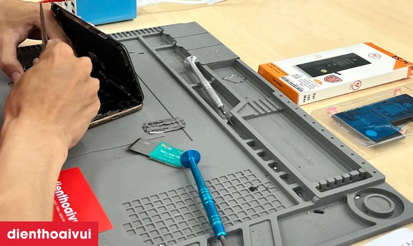 Kỹ thuật kiểm tra tình trạng pin và báo giá với khách