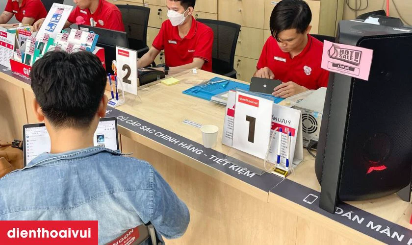 Kiểm tra lại Galaxy A8 2018 và lắp ráp như ban đầu