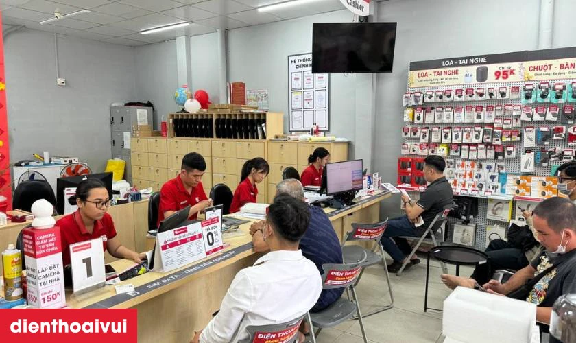 Quy trình thay pin Samsung Note 5 chính hãng Deji chuyên nghiệp lấy liền tại Điện Thoại Vui