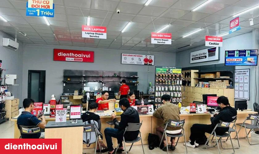 Quy trình thay pin Samsung Note 8 chính hãng Deji chuyên nghiệp lấy liền tại Điện Thoại Vui