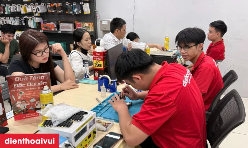 Quy tr&igrave;nh thay pin Samsung Galaxy Note 9 lấy liền, uy t&iacute;n tại Điện Thoại Vui