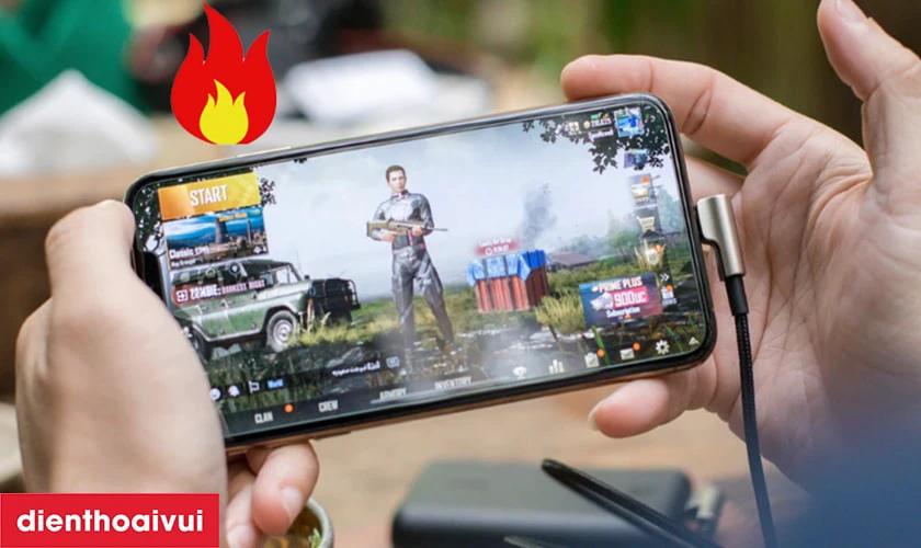 Vừa cắm sạc vừa sử dụng