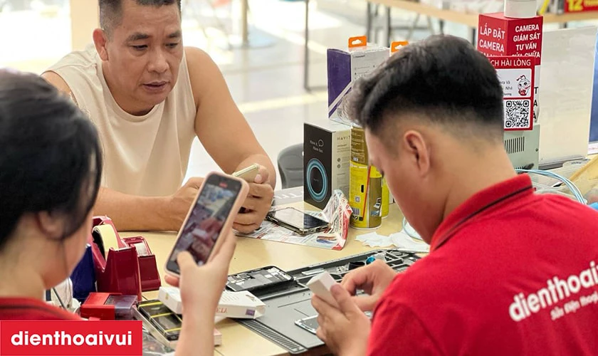 Bàn giao Samsung S23 Plus và thanh toán