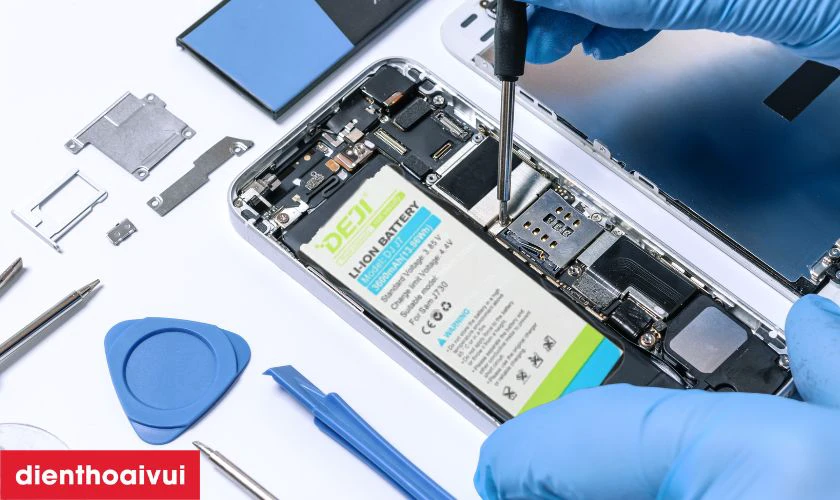 Pin chính hãng Deji thay cho điện thoại Samsung J7 có tốt không?