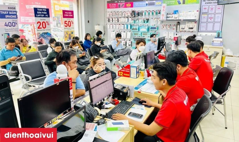 Cửa hàng thay pin Samsung J8 chính hãng Deji ở đâu uy tín, lấy liền lại TPHCM và Hà Nội