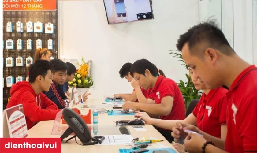 Thiết bị được bàn giao lại kèm phiếu bảo hành rõ ràng