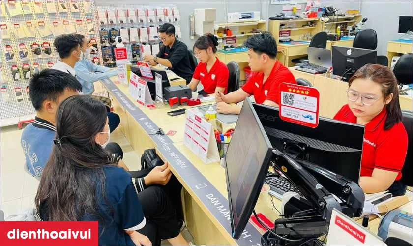 Dịch vụ thay pin Samsung M40 lấy liền tại Điện Thoại Vui