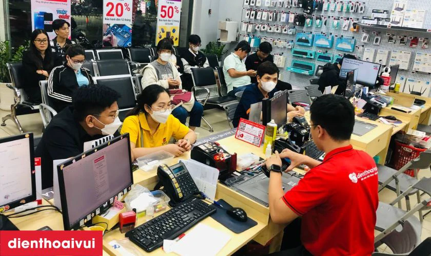 Quy trình thay pin Samsung S5 chính hãng Deji chuyên nghiệp lấy liền tại Điện Thoại Vui