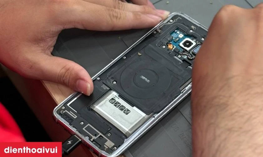 Pin chính hãng Deji thay cho thay pin Samsung S9 có tốt không?