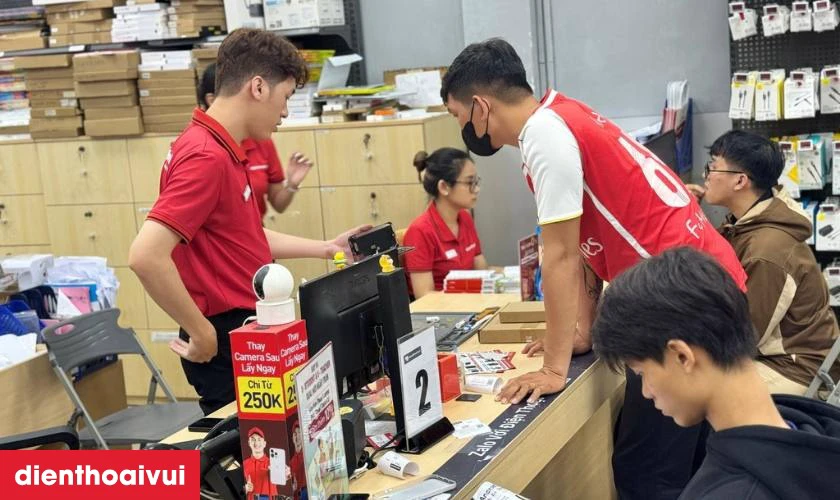 Dịch vụ thay pin tai nghe AirPods 1 lấy liền tại Điện Thoại Vui