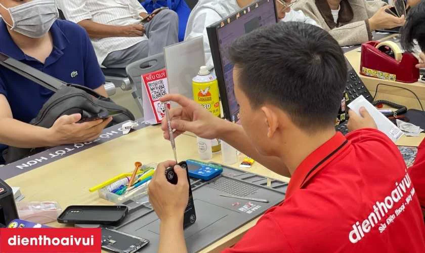 Quy trình thay pin Tecno Pova 4 Pro chuyên nghiệp lấy liền tại Điện Thoại Vui